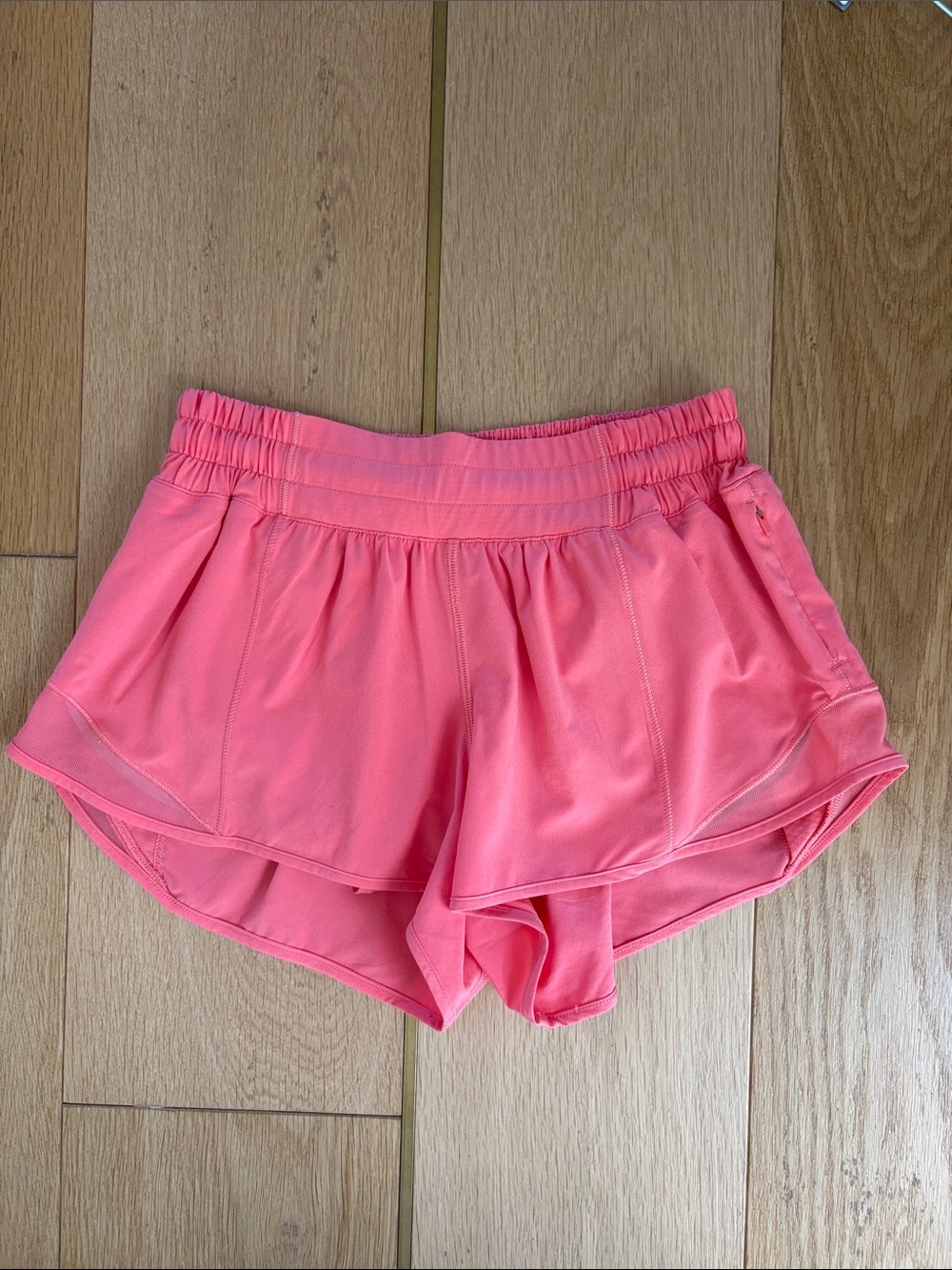 Lululemon Hotty hot shorts sakura pink, 2.5 lined - Picture 2 of 3